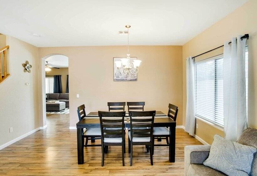 Spacious Goodyear Retreat   Walk To Wigwam!