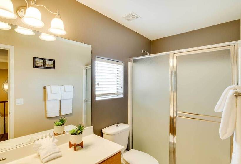 Spacious Goodyear Retreat   Walk To Wigwam!