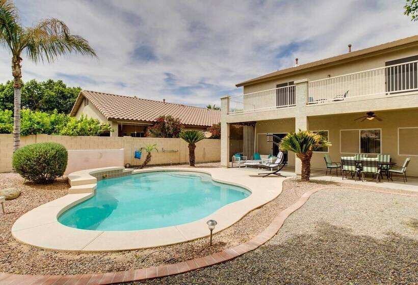 Spacious Goodyear Retreat   Walk To Wigwam!