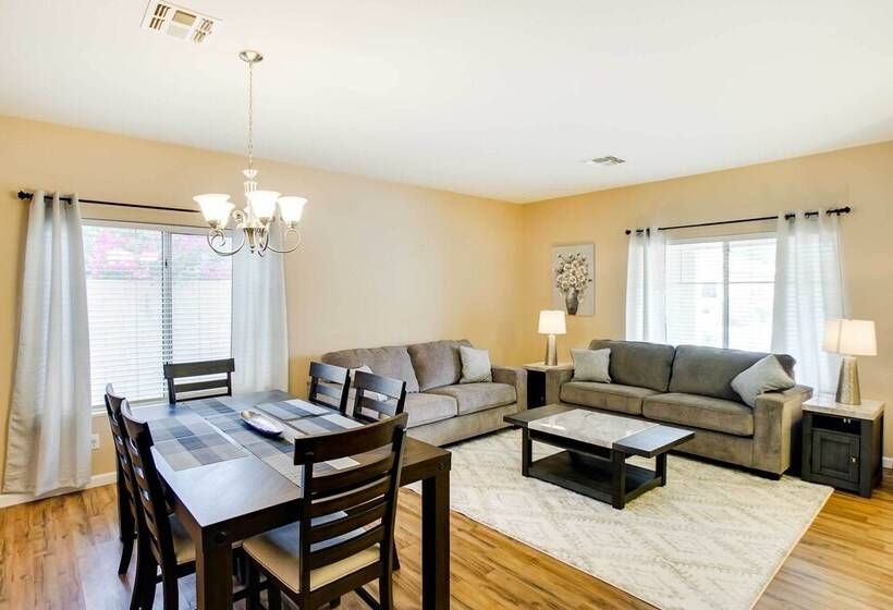 Spacious Goodyear Retreat   Walk To Wigwam!