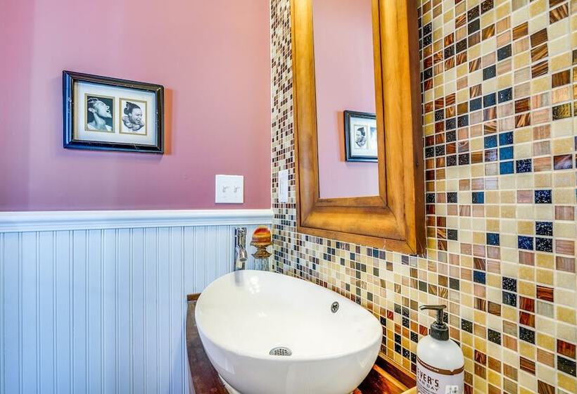 Spacious Home ~ 4 Blocks To Asbury Park Beach!