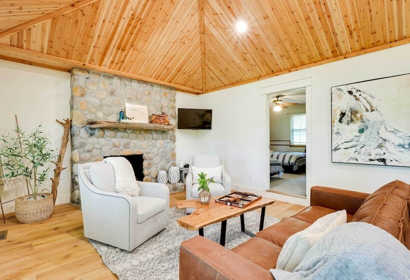 Spacious Home On Beaver Lake W/ Deck & Fire Pit!