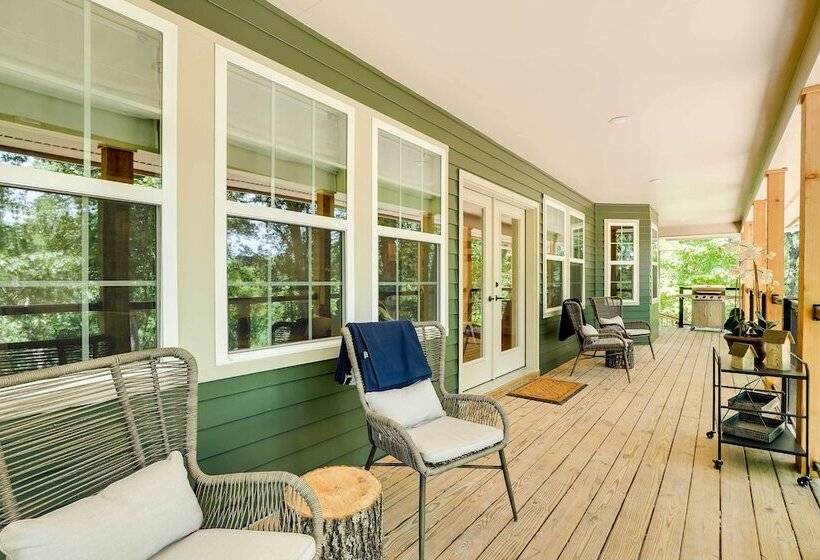 Spacious Home On Beaver Lake W/ Deck & Fire Pit!