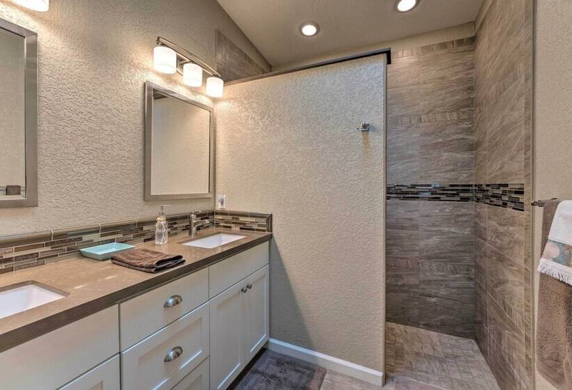 Spacious Home W/ Bbq, 1/2 Mi To Lake Havasu!