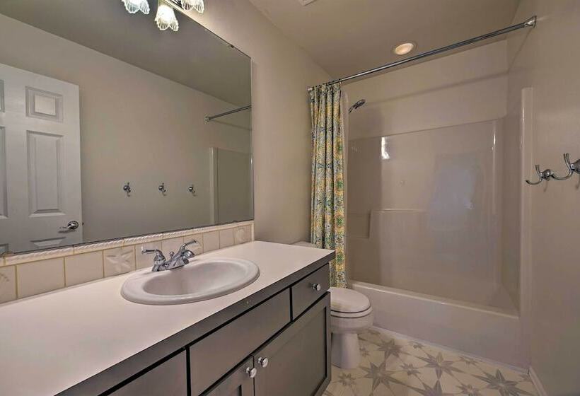 Spacious Lake Stevens Home W/ Fire Pit, Patio