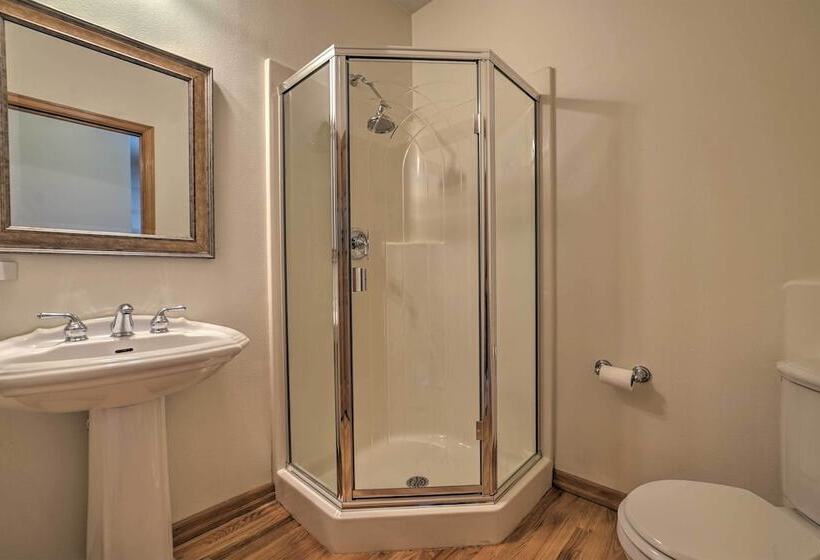 Spacious Lake Stevens Home W/ Fire Pit, Patio