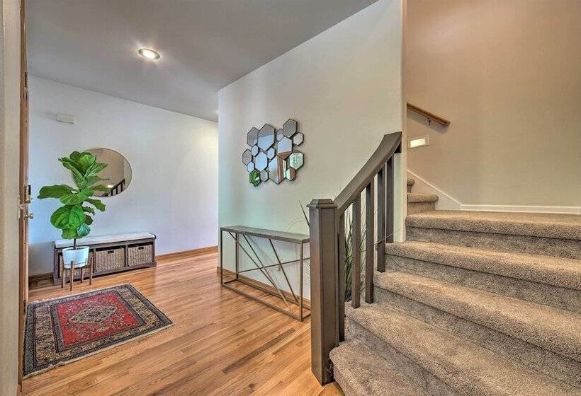 Spacious Lake Stevens Home W/ Fire Pit, Patio