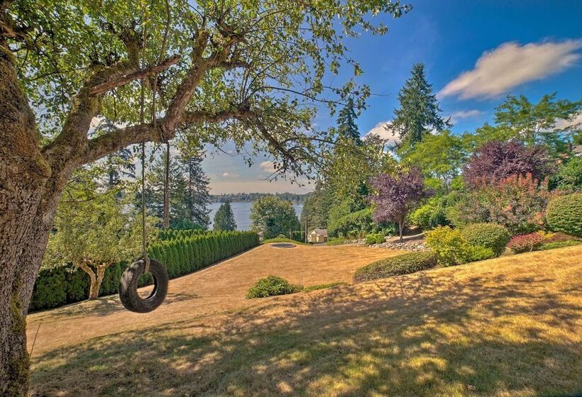 Spacious Lake Stevens Home W/ Fire Pit, Patio