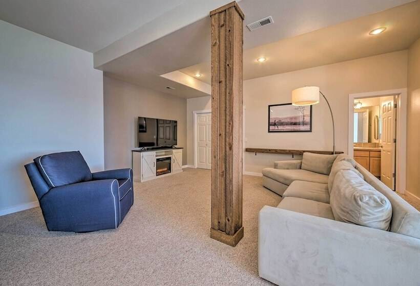 Spacious Lake Stevens Home W/ Fire Pit, Patio