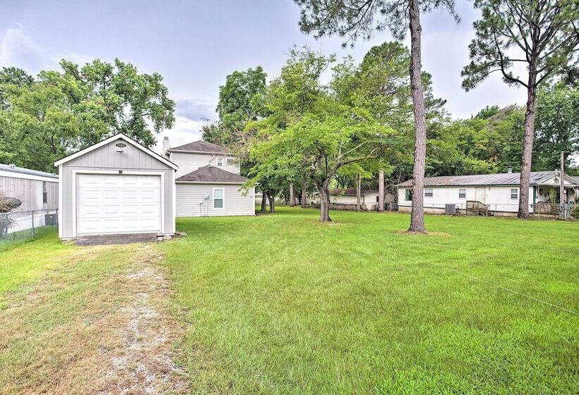 Cedar Creek Reservoir Home W/ Deck & Fire Pit!
