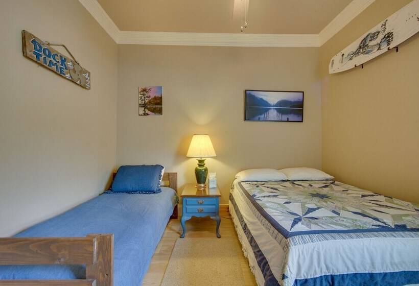 Cedar Creek Reservoir Home W/ Deck & Fire Pit!