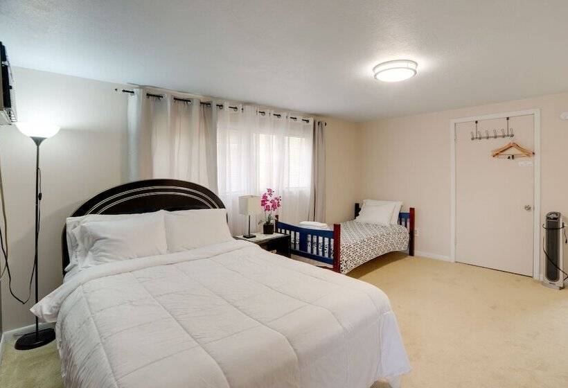 Spacious Lakefront House W/ Backyard Fire Pit