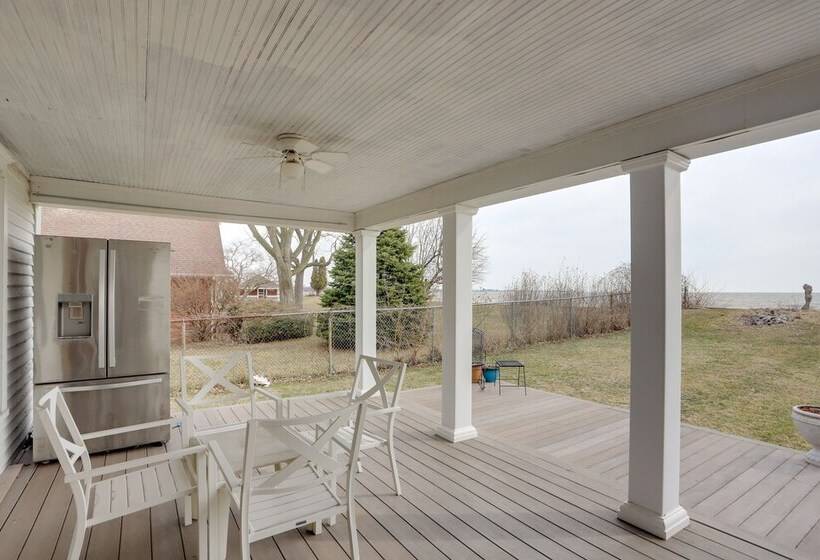 Spacious Lakefront House W/ Backyard Fire Pit