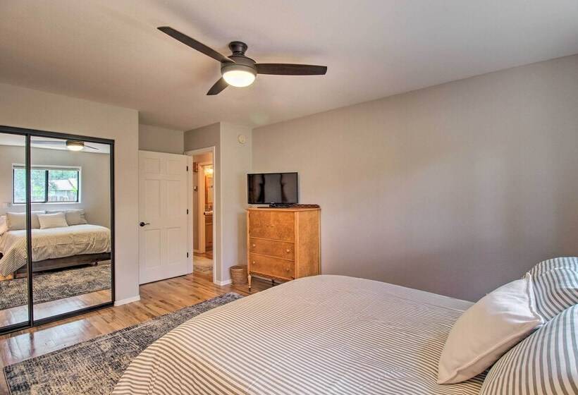 Yard, Grill & Games: Spacious Cabin In Lakeside!