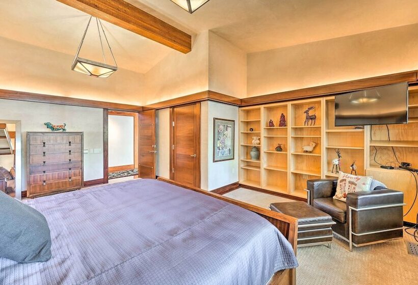 Spacious Luxury Retreat W/ Private Hot Tub & Pool!