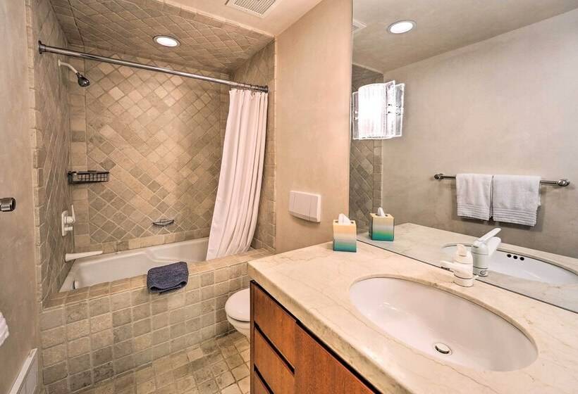 Spacious Luxury Retreat W/ Private Hot Tub & Pool!