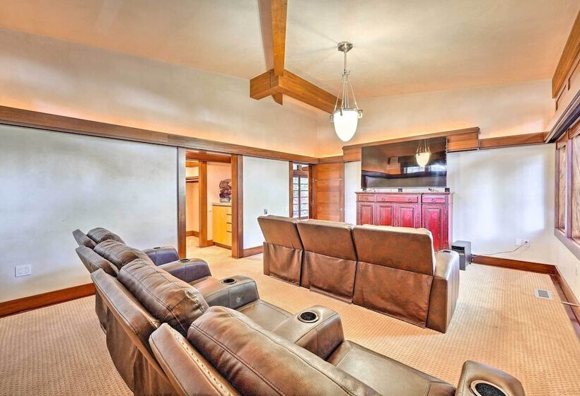 Spacious Luxury Retreat W/ Private Hot Tub & Pool!