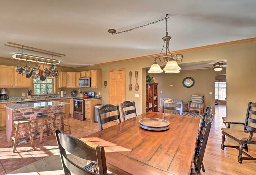 1/2 Mi To River: Spacious Blue Ridge Gem W/ Views!