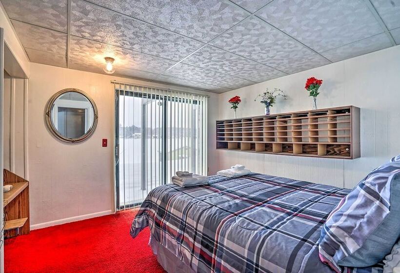 Crooked Lake Cottage W/ Views & Furnished Deck