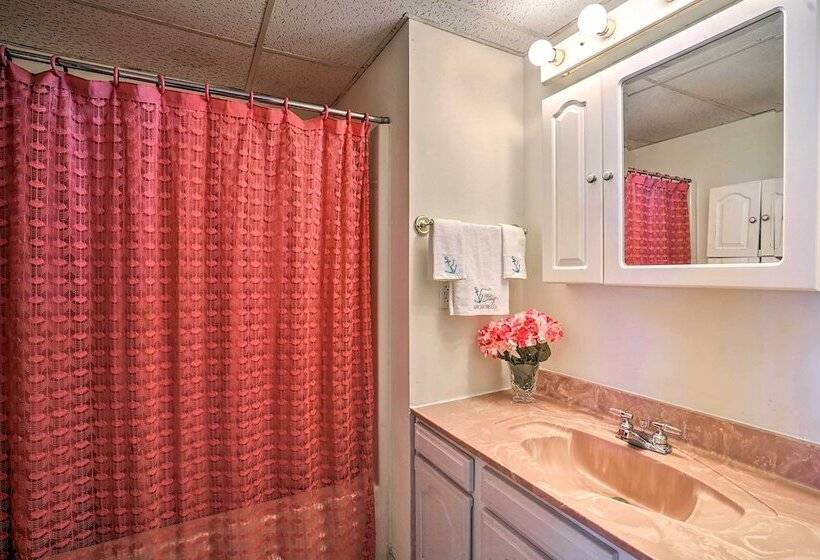 Crooked Lake Cottage W/ Views & Furnished Deck