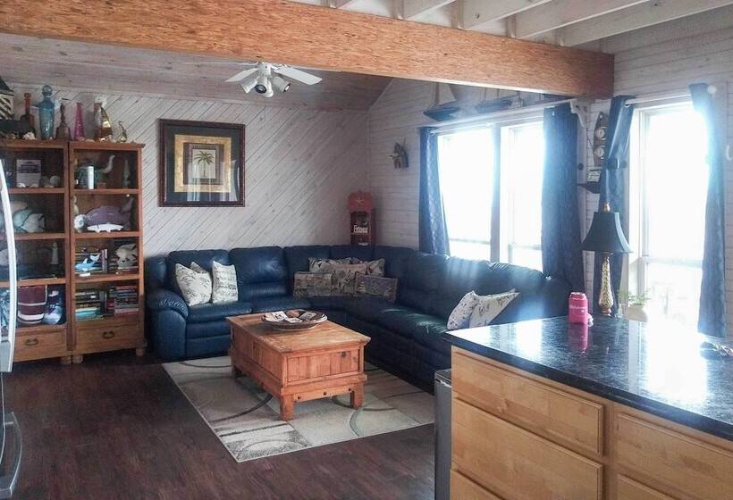 Spacious Sooner Star Beach House: Steps To Beach!