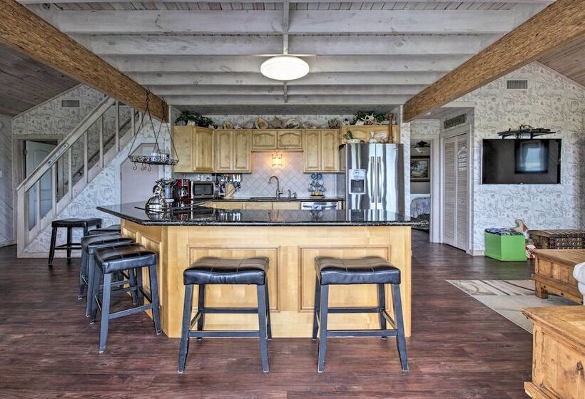 Spacious Sooner Star Beach House: Steps To Beach!