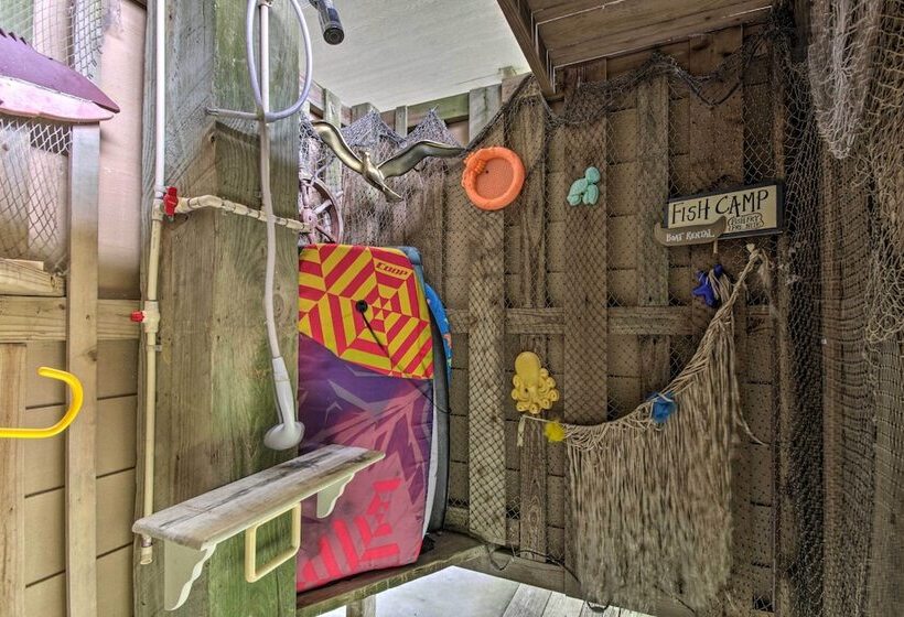 Spacious Sooner Star Beach House: Steps To Beach!