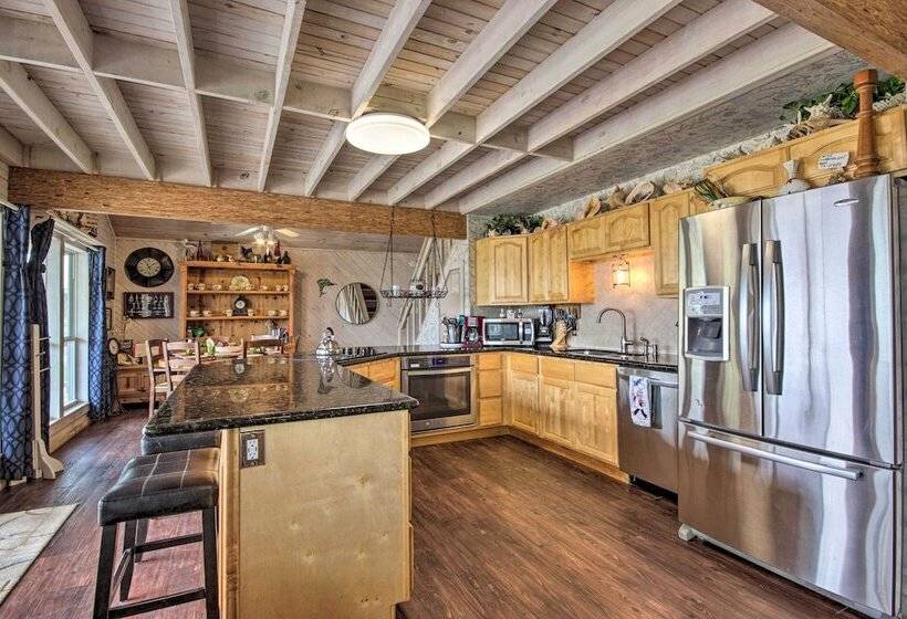 Spacious Sooner Star Beach House: Steps To Beach!