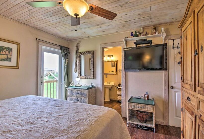 Spacious Sooner Star Beach House: Steps To Beach!