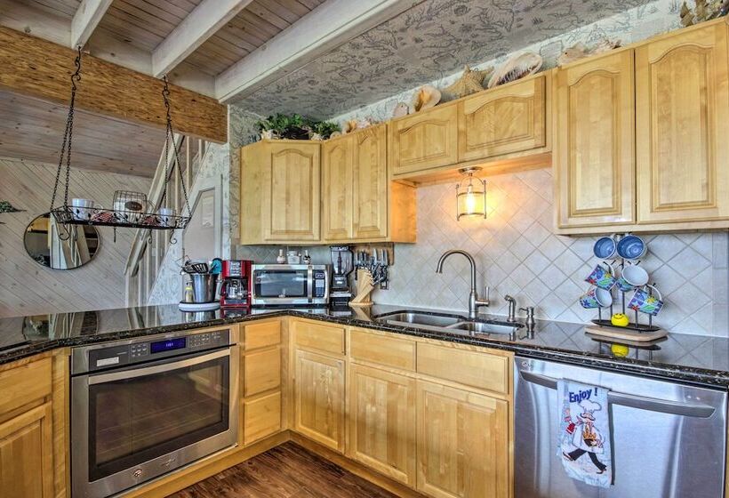 Spacious Sooner Star Beach House: Steps To Beach!