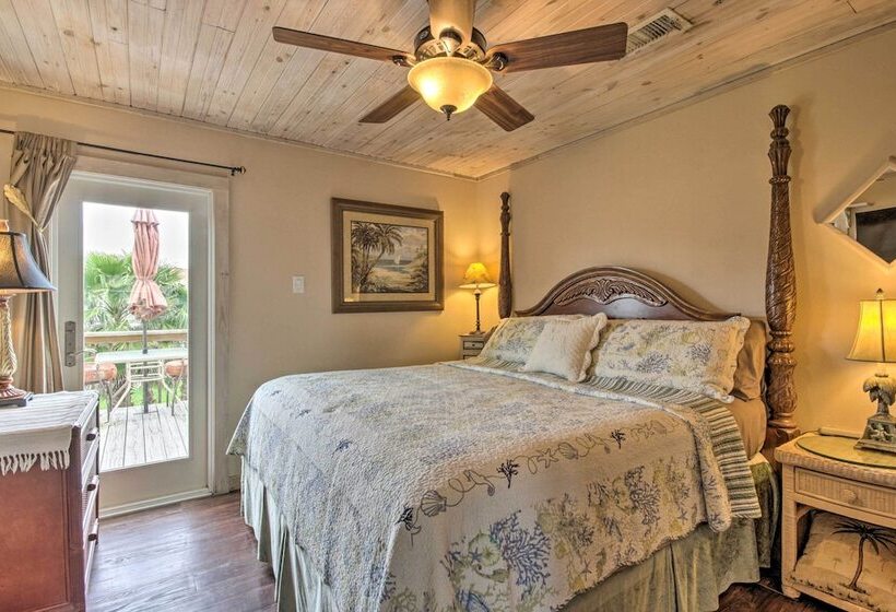 Spacious Sooner Star Beach House: Steps To Beach!