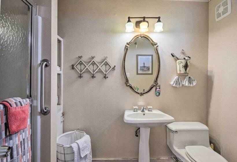 Spacious Sooner Star Beach House: Steps To Beach!