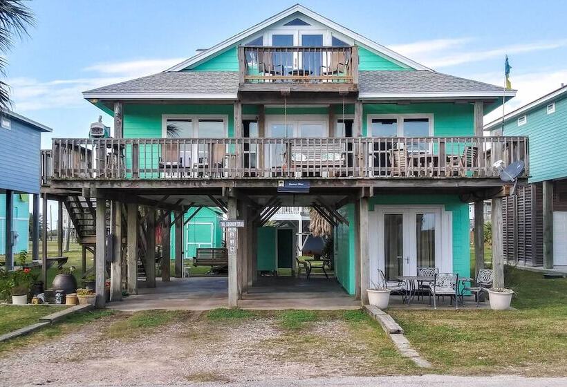 Spacious Sooner Star Beach House: Steps To Beach!