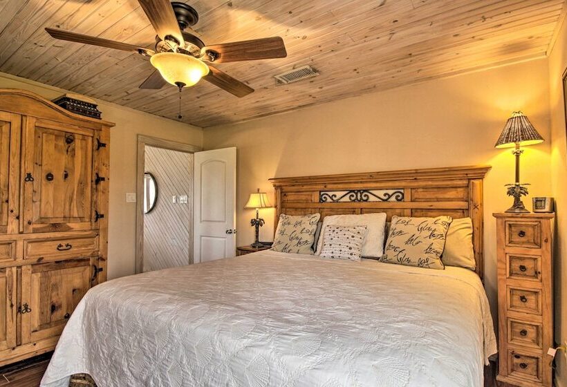 Spacious Sooner Star Beach House: Steps To Beach!