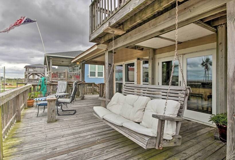 Spacious Sooner Star Beach House: Steps To Beach!