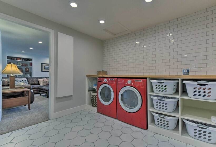 Spring Creek Retreat On 25 Acres W/mountain Views!