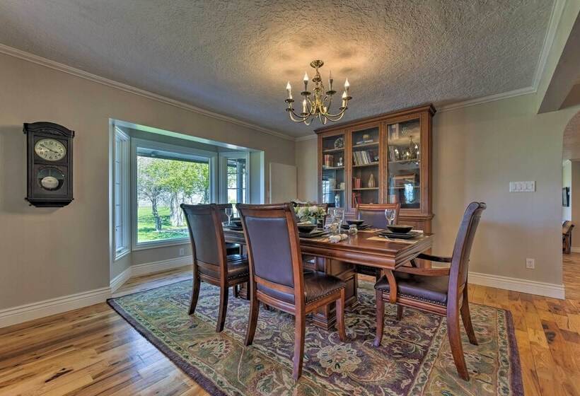 Spring Creek Retreat On 25 Acres W/mountain Views!