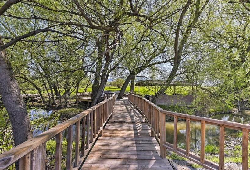 Spring Creek Retreat On 25 Acres W/mountain Views!