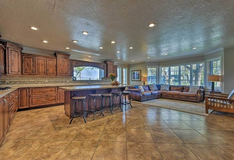 Spring Creek Retreat On 25 Acres W/mountain Views!