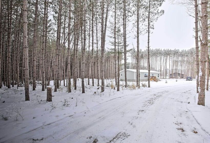 Stylish Chetek Hideaway W/ Lake + Dock Access!