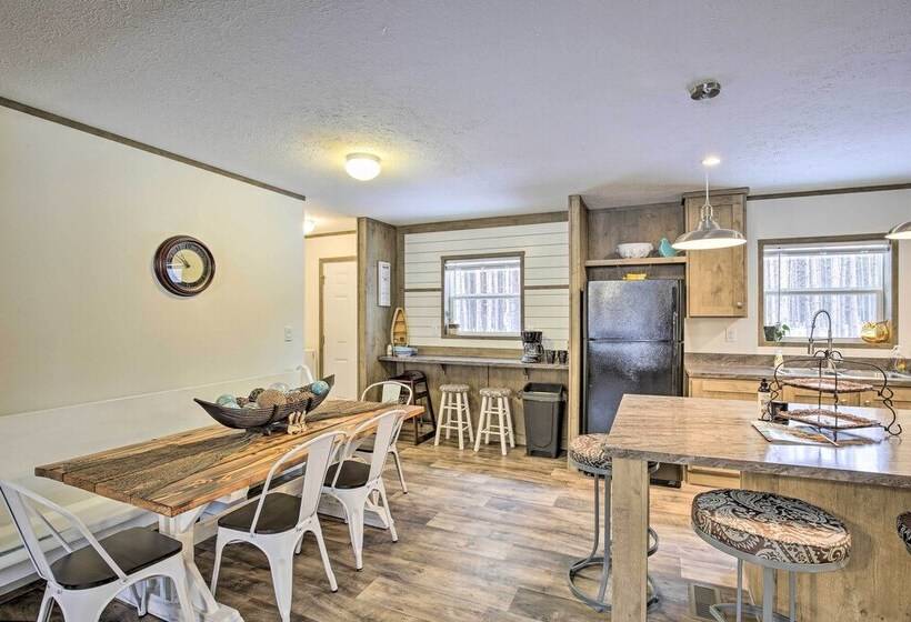 Stylish Chetek Hideaway W/ Lake + Dock Access!