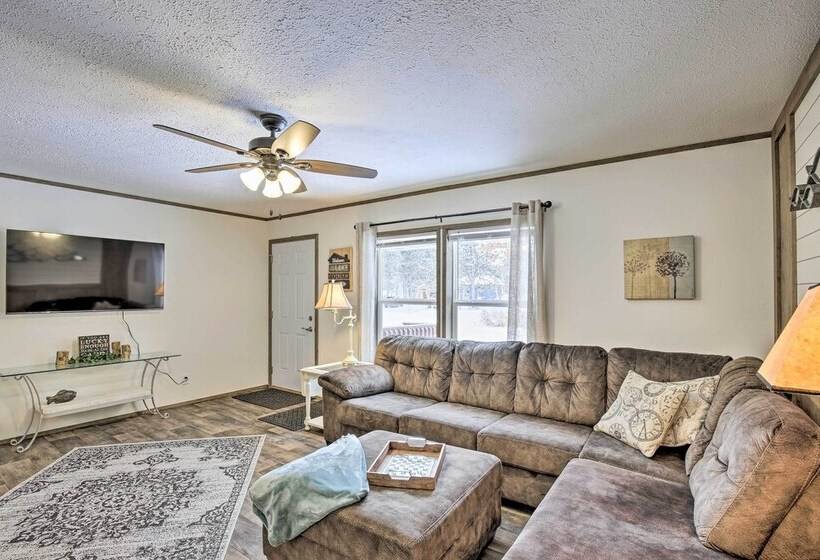 Stylish Chetek Hideaway W/ Lake + Dock Access!