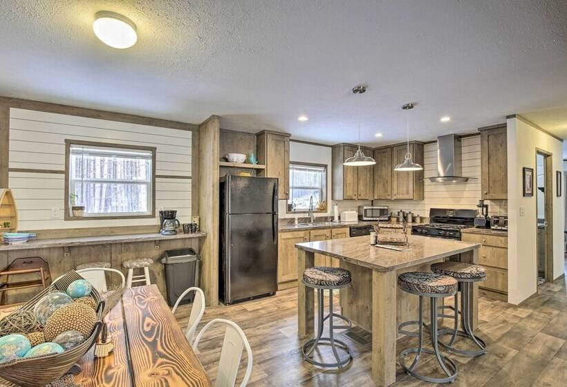 Stylish Chetek Hideaway W/ Lake + Dock Access!