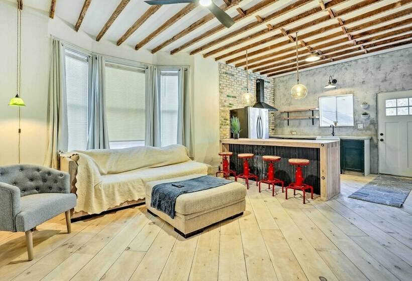 Stylish Newark Home W/ Deck < 14 Mi To Nyc!