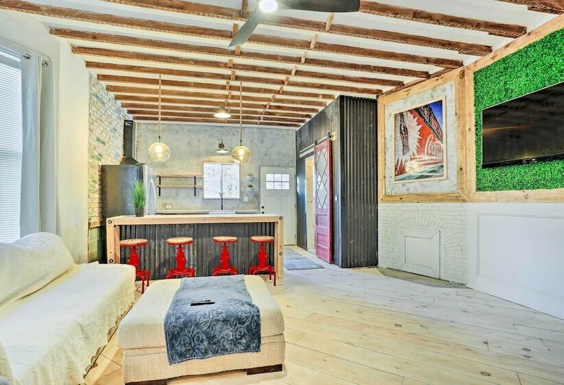 Stylish Newark Home W/ Deck < 14 Mi To Nyc!