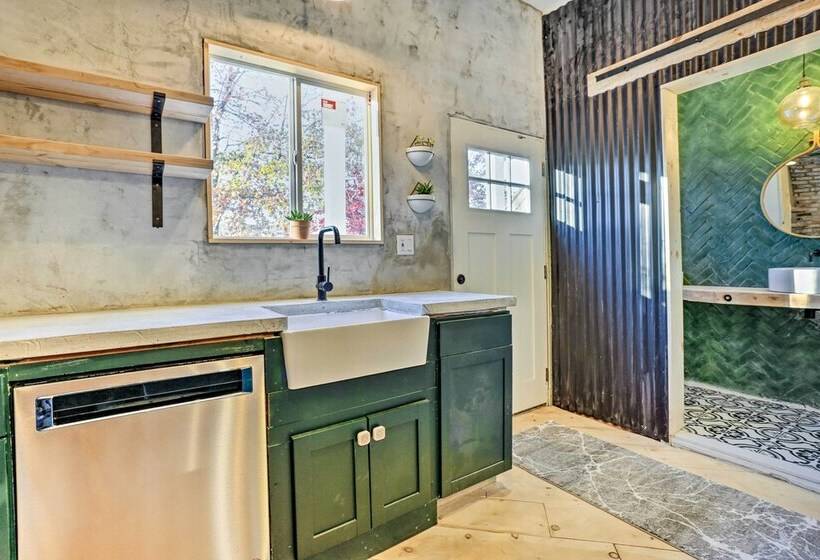 Stylish Newark Home W/ Deck < 14 Mi To Nyc!