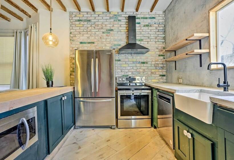 Stylish Newark Home W/ Deck < 14 Mi To Nyc!