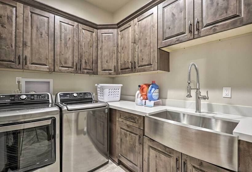 Stylish Show Low House W/ Expansive Deck!