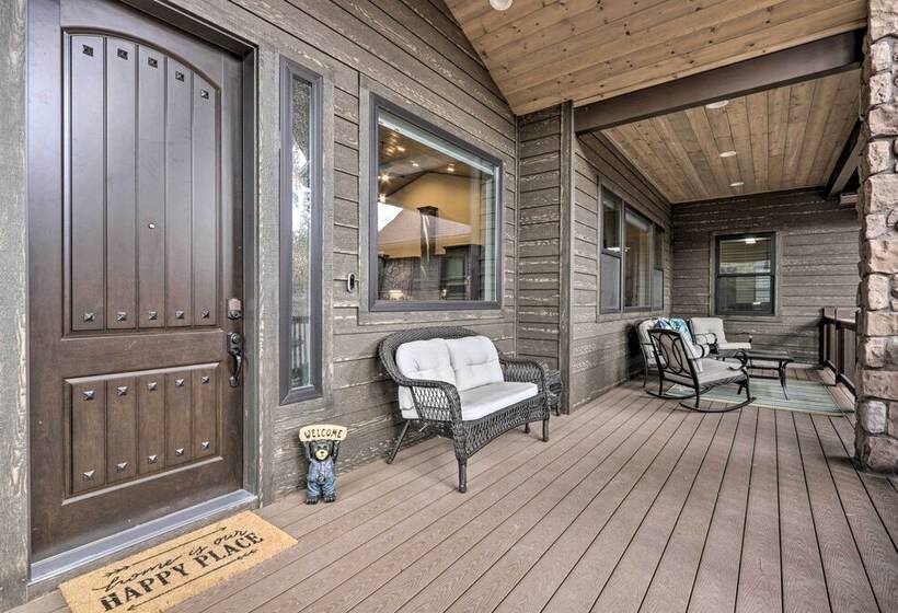 Stylish Show Low House W/ Expansive Deck!