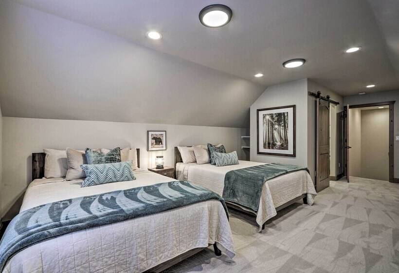 Stylish Show Low House W/ Expansive Deck!